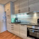 - Haus E, App 0e0802 *