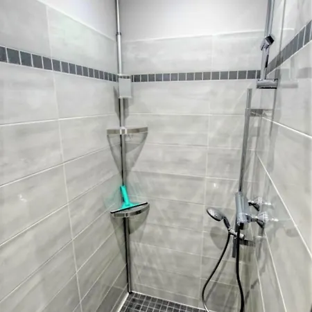 - Haus E, App 0e0802 *