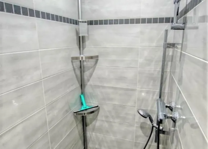 - Haus E, App 0e0802 *